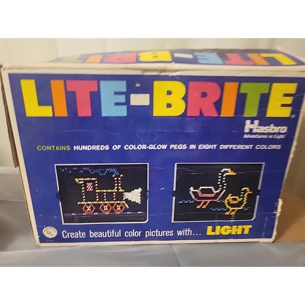Vintage 1967 Lite Brite with Looney Tunes‎ refill pages extra pegs